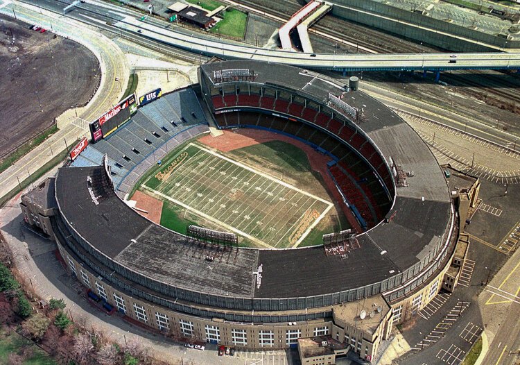 cleveland_municipal_stadium_04.jpg