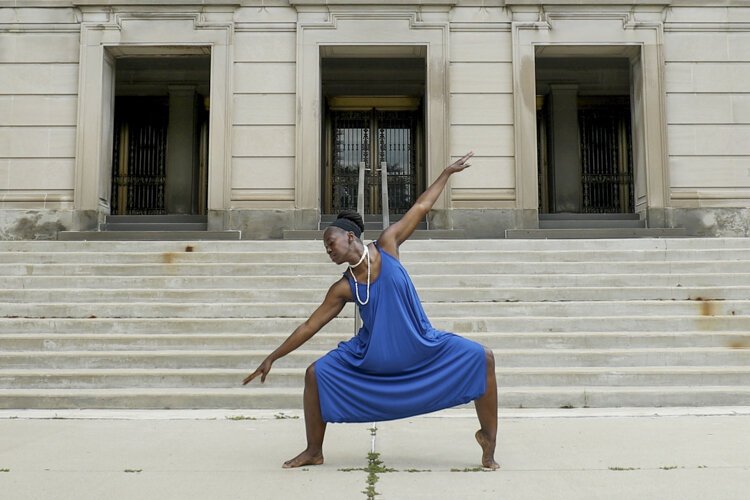 Kenya Woods, performing in front of Severance Hall, is a native of Cleveland, Ohio and holds more than 20 years of experience in dance performance, choreography, teaching, and leadership.