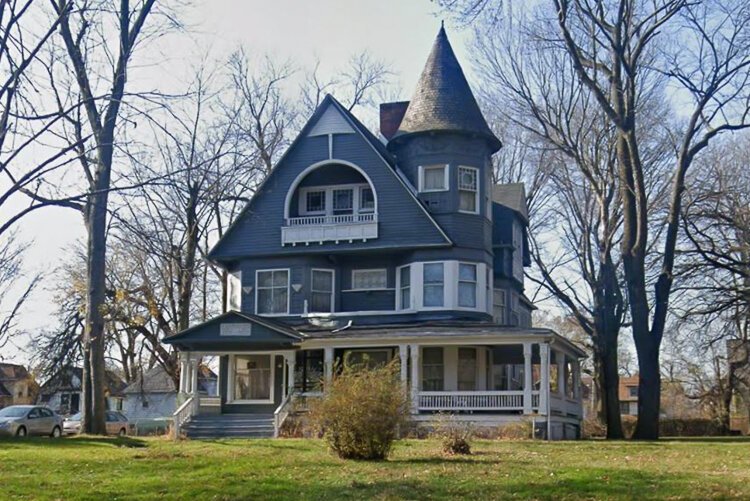 Bate’s house at 690 Lakeview Road in Glenville