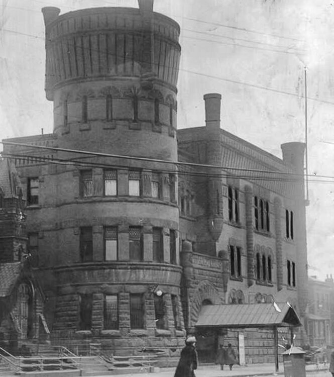 Grays Armory in 1916: Although its surroundings have changed considerably, Grays' Armory appears almost exactly as it did in 1916.