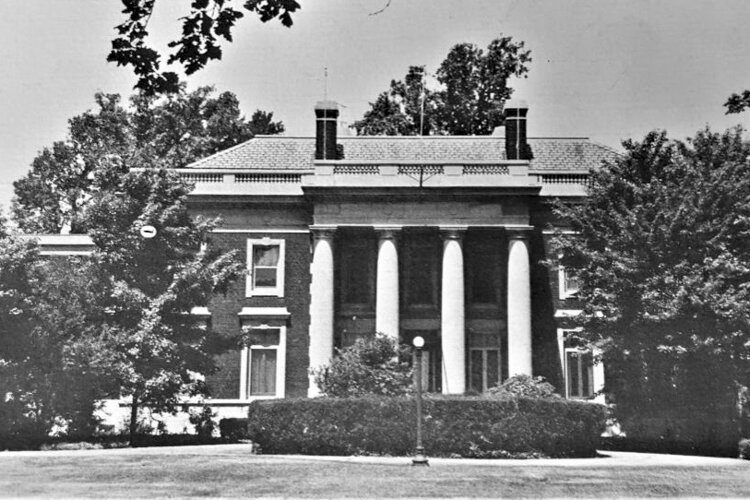 <span class="content-image-text">Abram Garfield designed the majestic 8,400 square-foot Georgian Revival mansion at 12611 Lake Shore Boulevard "Edgewater" in 1910.</span>