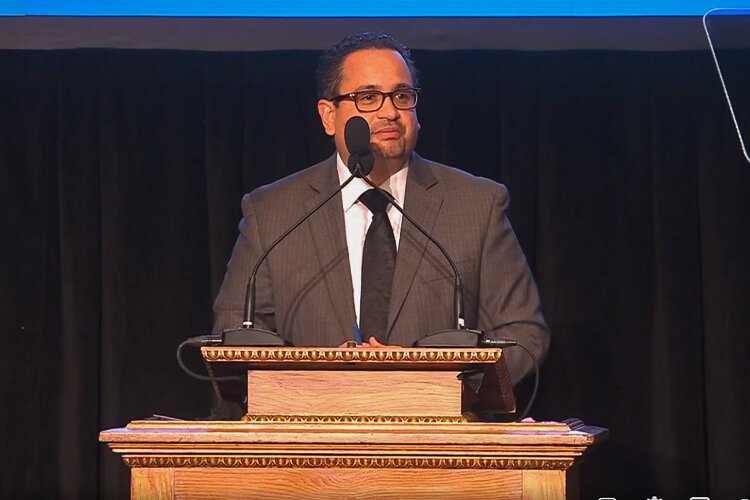 Master of Ceremonies Victor Ruiz, Executive Director of Esperanza