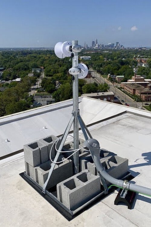 <span class="content-image-text">Radios atop the Cuyahoga County Juvenile Justice Center in Cleveland’s Fairfax neighborhood.</span>