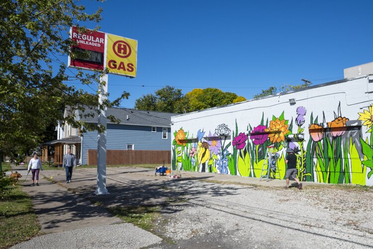 Bridge Blooms mural by artist Garrett Weider