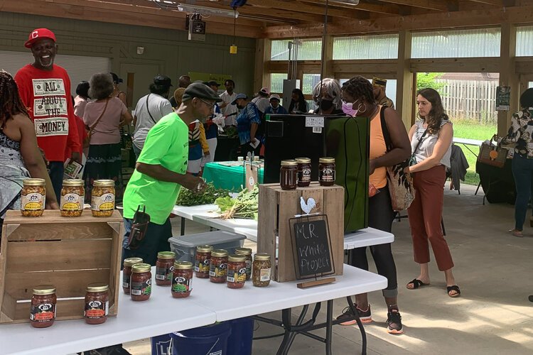 Gateway 105 Farmers' Market